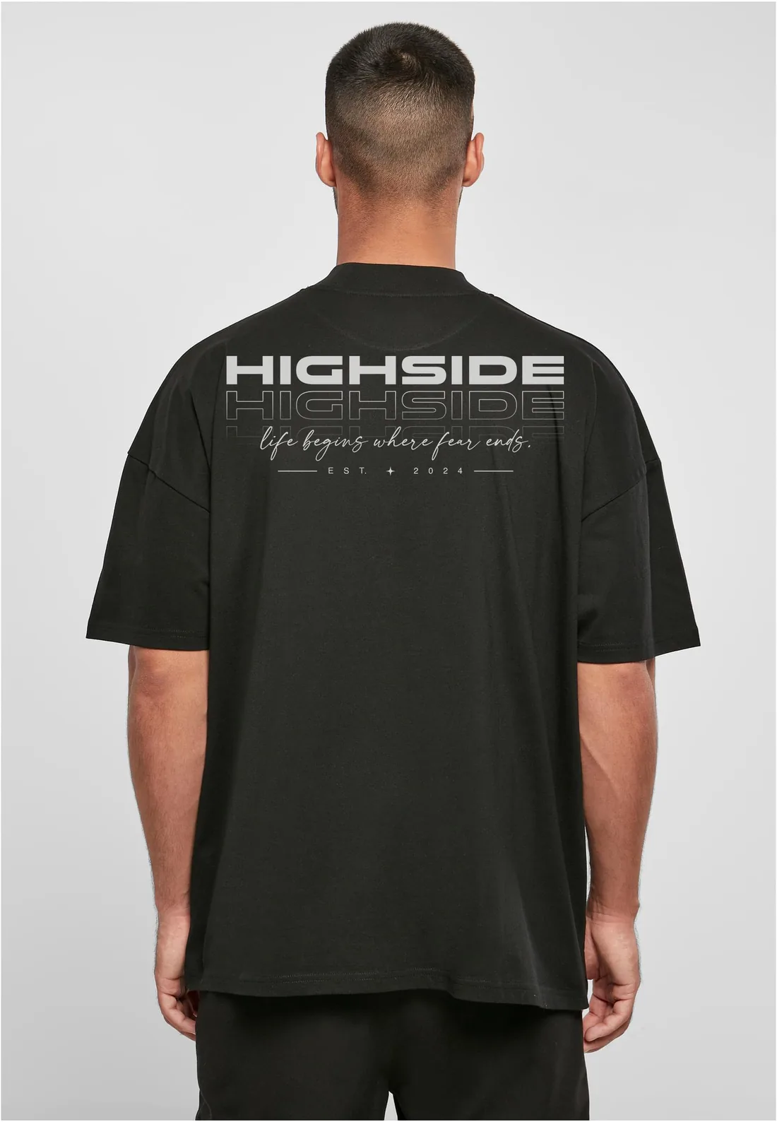 Schwarzes Highside Basic-Shirt von hinten mit grossem Schriftzug